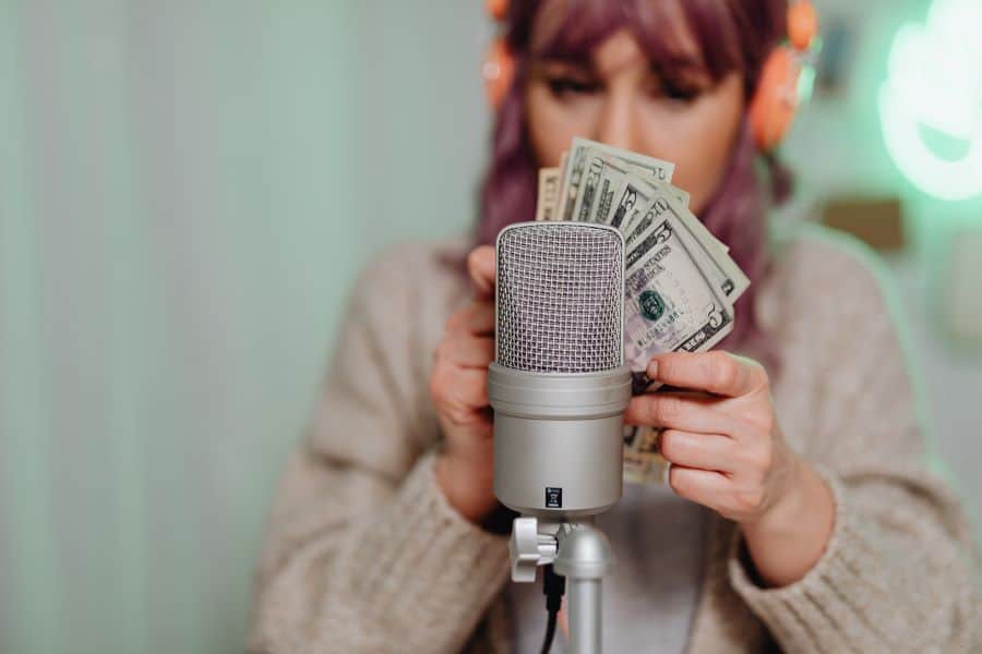 podcaster money microphone