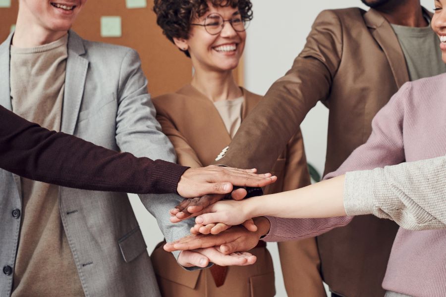 colleagues reaching an agreement