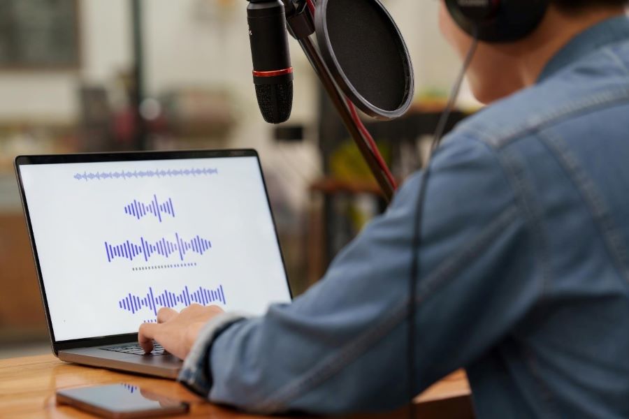 The 11 Best Podcast Editing Software For a Perfect Show