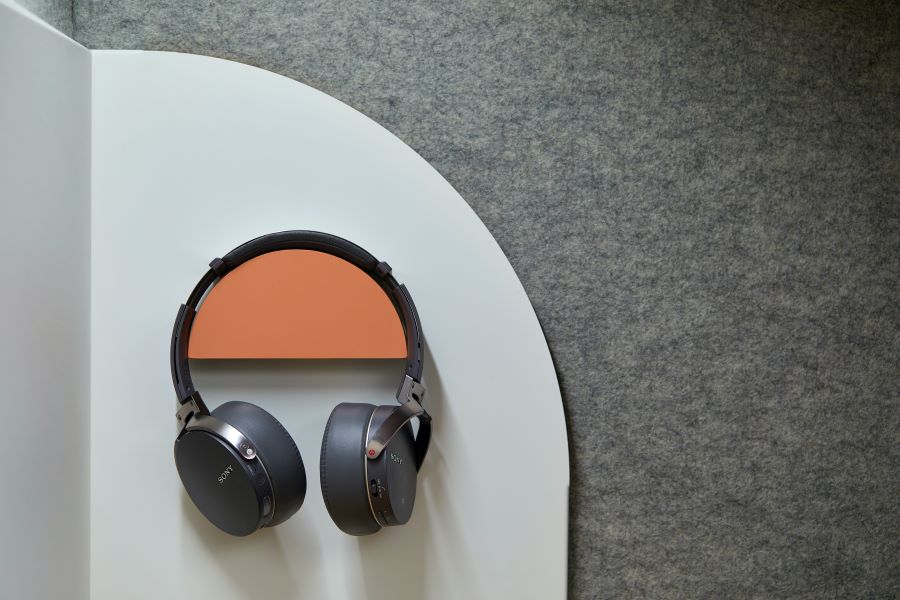 Interconnect abstrakt Gå til kredsløbet How To Fix Headphone Static Noise - Podcast Rocket