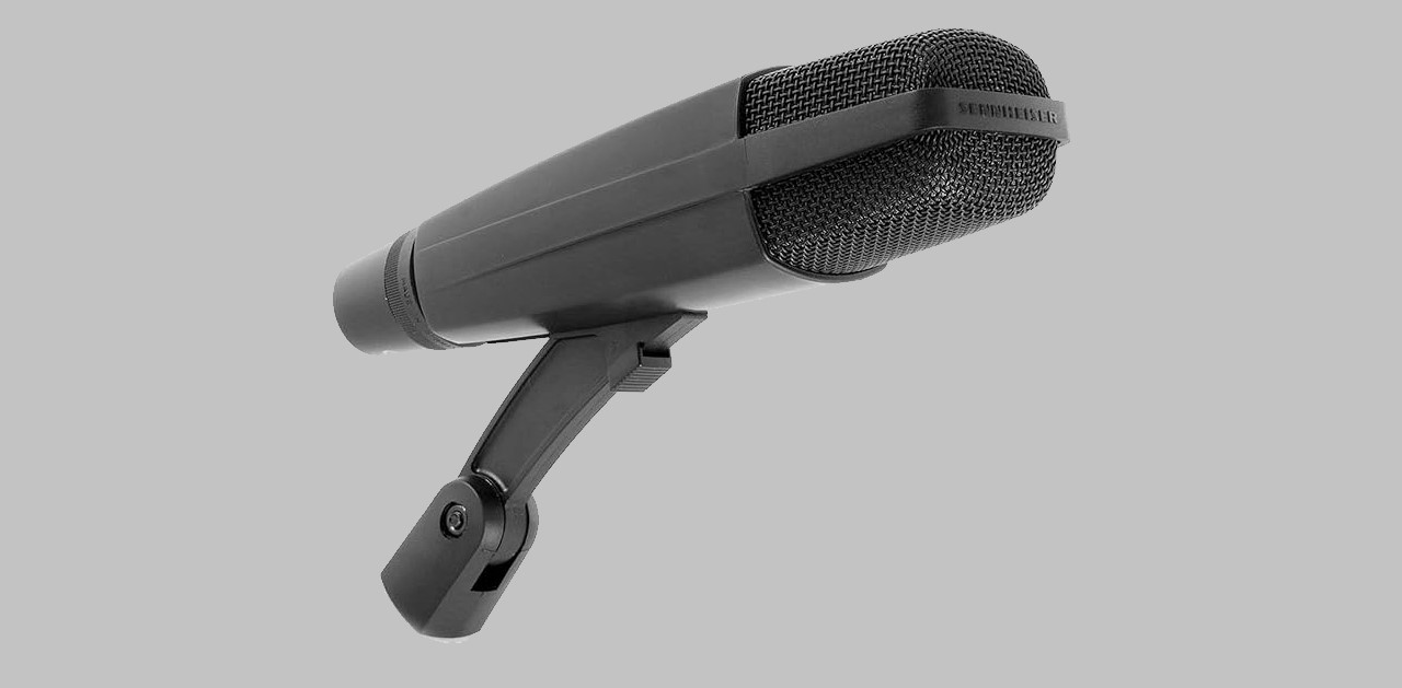 The MD 421-II, a Shure SM7B alternative, has a large diaphragm, dynamic element handles high sound pressure levels, making it a natural for recording guitars and drums.