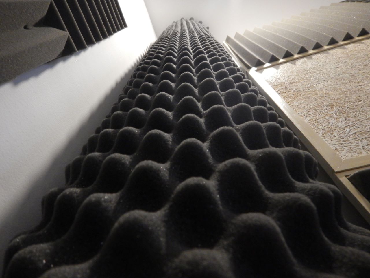 Acoustic foam, an ideal soundproof vent cover, has a distinct, porous structure, which allows it to trap sound waves.