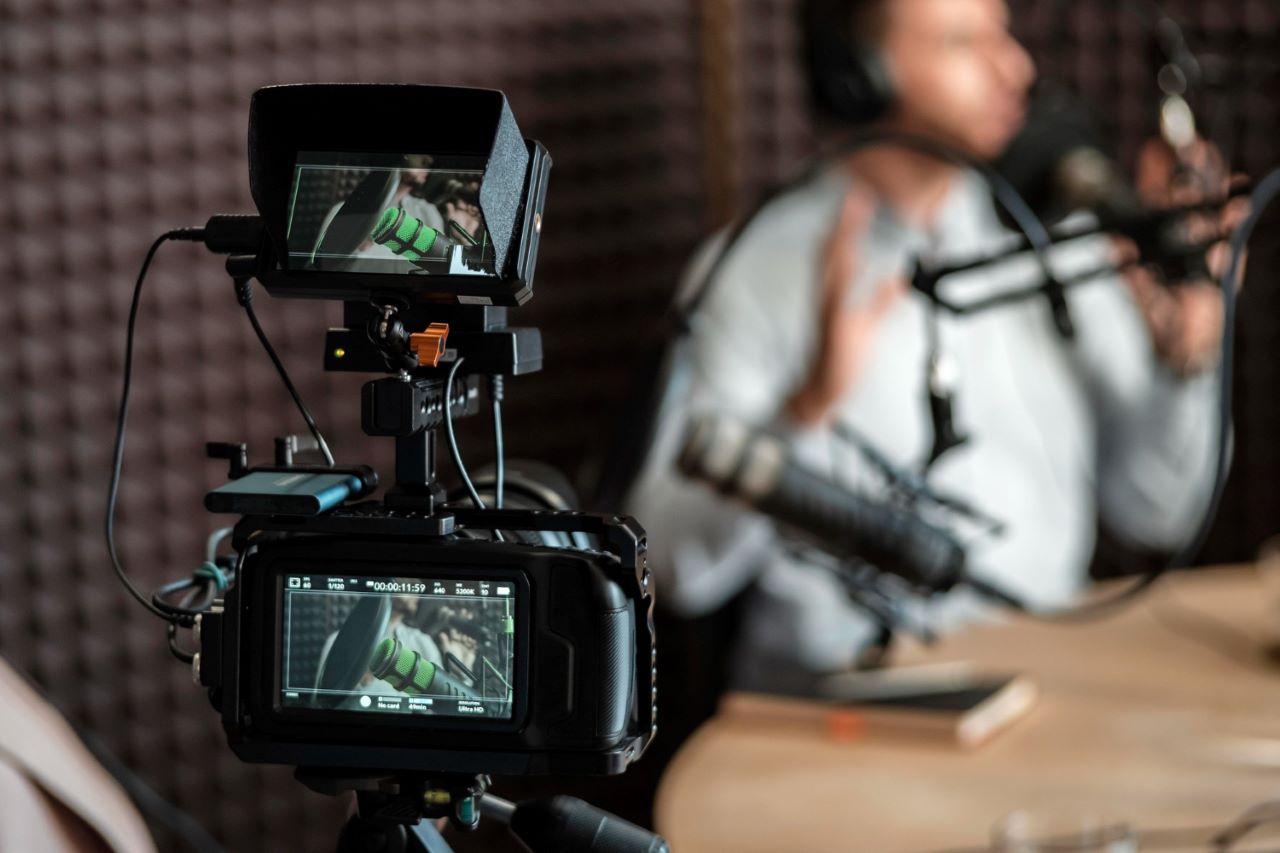 Best podcast video camera: Cameras with full-frame or APS-C sensors are usually better in this regard than those with smaller sensors.