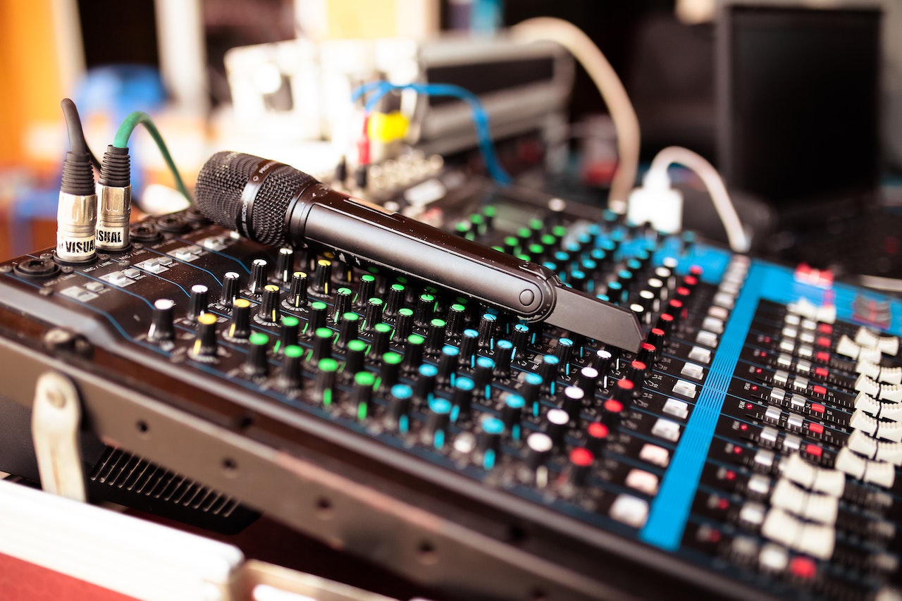 With a multi USB microphone mixer, you can fine-tune each audio element, achieving that perfect harmony where everything is audible, clear, and balanced.