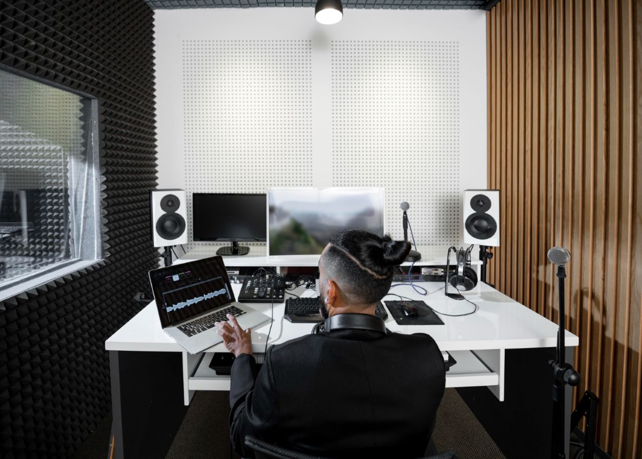 Acoustic Panels vs Foam: Acoustic foam is known for its ease of installation and affordability, making it a popular choice for both professionals and DIY enthusiasts.