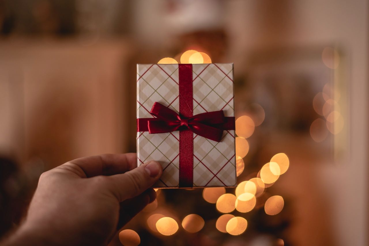 Gifts for podcast listeners: A gift card for podcast streaming services or premium podcast memberships can be a thoughtful gift, giving them access to ad-free content, exclusive shows, and other perks.