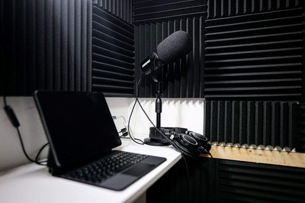 Best material for acoustic panels: Foam panels are a popular choice in the world of acoustic treatment.